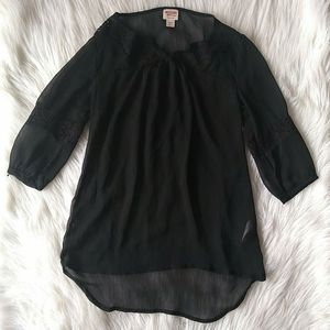 Black sheer peasant blouse 🌿